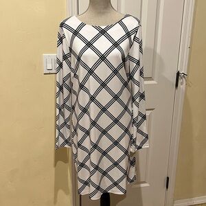 VENUS White & Black Knit Dress